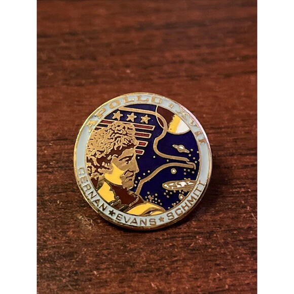 Apollo 17 Mission Cernan Evans Schmitt Space Shuttle NASA‎ Lapel Hat Pin - Picture 1 of 3